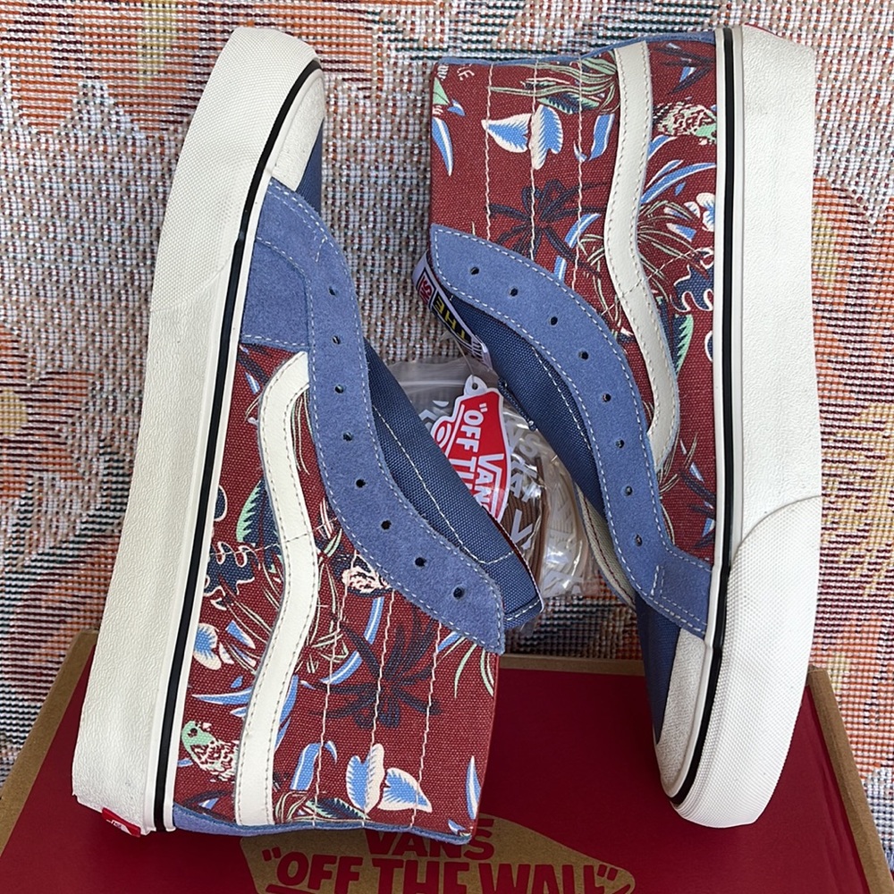 Vans Sk8-Hi 138 Dec
(Hawanjng|)Mnlghtblmshmlw
VNOA4BX2B6R
WMNS sneakers - Picture 12 of 16